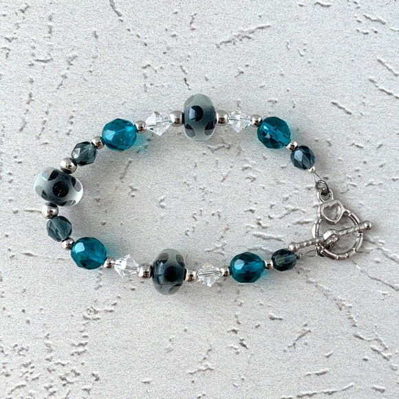 Frozen waters - Glass Beaded Bracelet - Crystals - Heart Toggle Clasp Bracelet - Picture 3 of 4